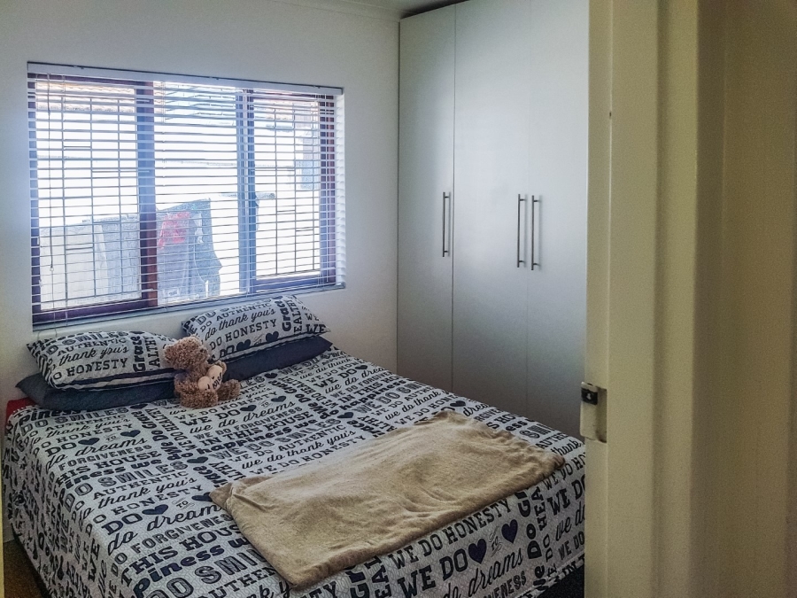 To Let 3 Bedroom Property for Rent in Bothasig Western Cape